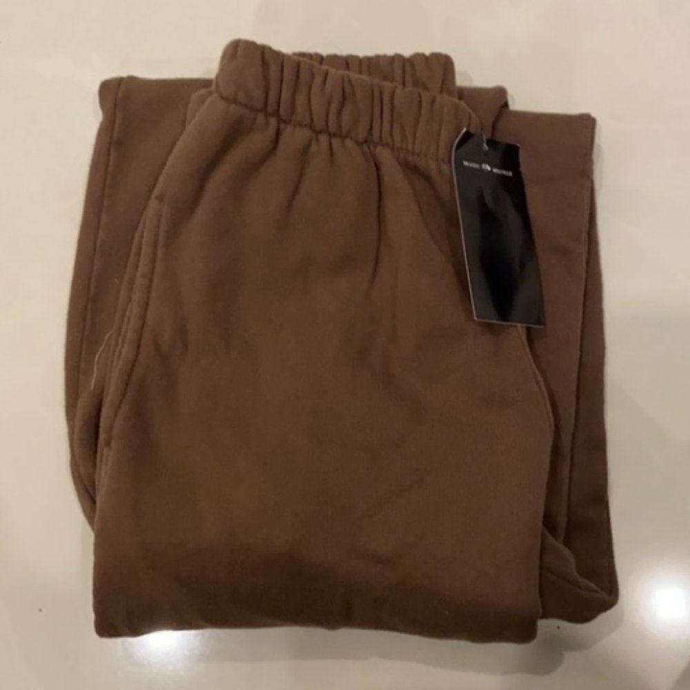 COPY - NWT Brandy Melville brown rosas